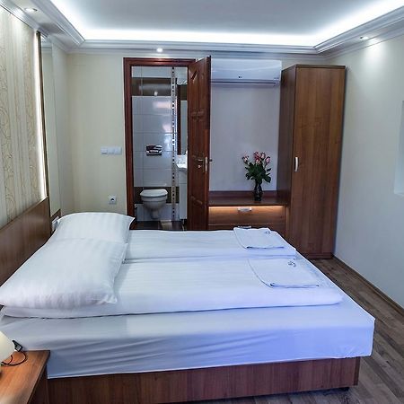 Bl.Apartmanhaz Ii. Szeged Buitenkant foto